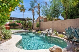 Building Photo - 758 S Lagoon Dr