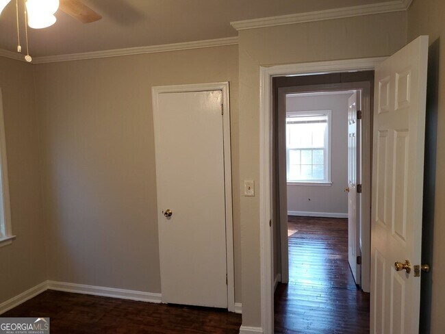 Foto del edificio - 121 N Elm St