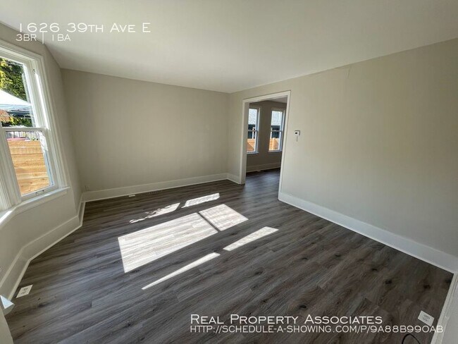 Building Photo - Vintage Madison Park Home