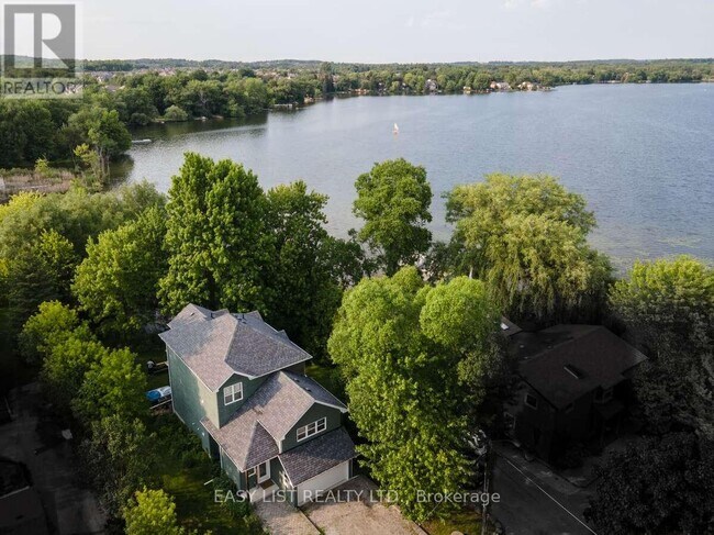 Photo du bâtiment - 274 Douglas Rd