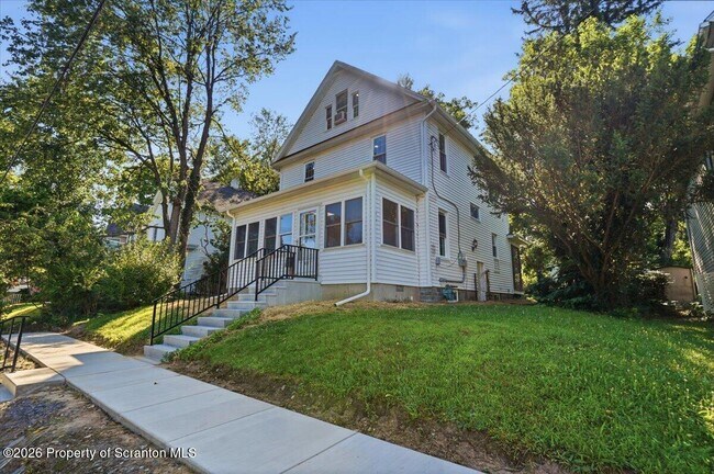 Foto del edificio - 413 Powell Ave