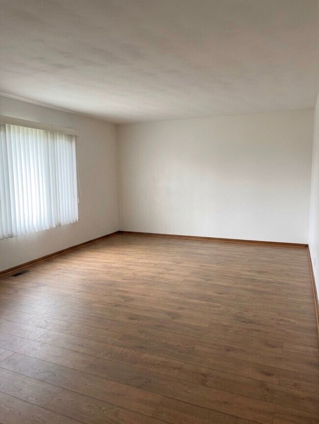 Foto del edificio - 106 Merlin Cir
