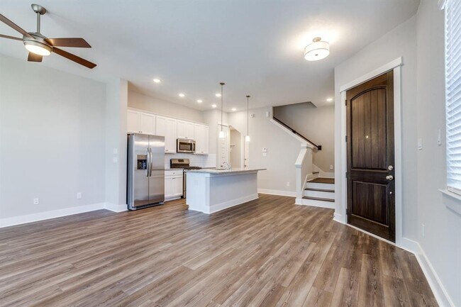 Foto del edificio - 715 Strawberry Pines Ct
