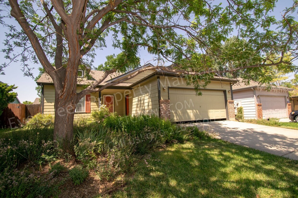 Primary Photo - South Central Fort Collins House!