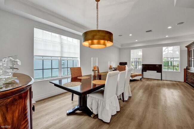 Foto del edificio - 5 br, 4 bath House - 7360 Serrano Ter