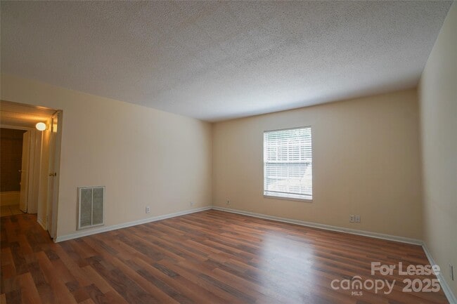 Foto del edificio - 2606 Park Rd