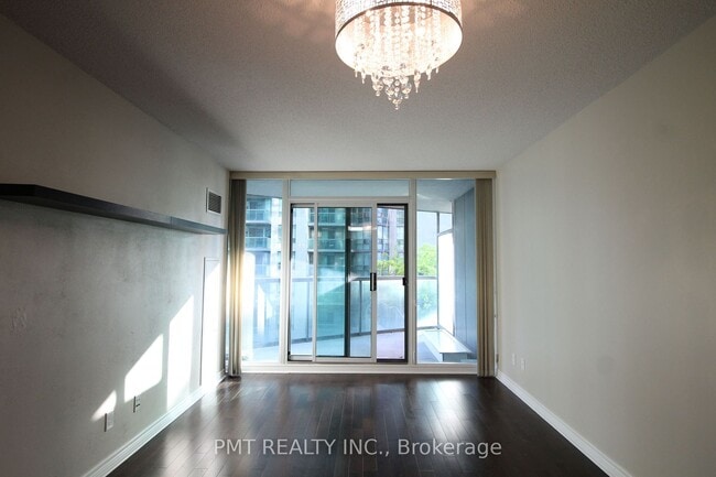Building Photo - 30-830 Grand Trunk Crescent