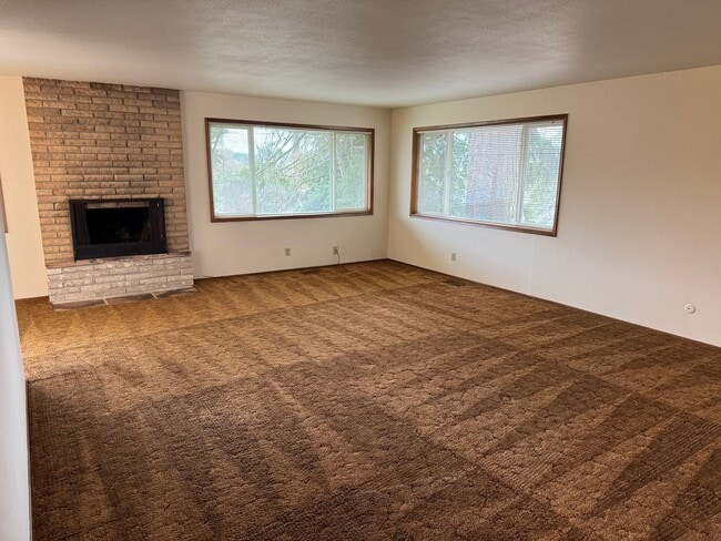 Building Photo - Updated 2 bedroom 1 bathroom house in Eugene!