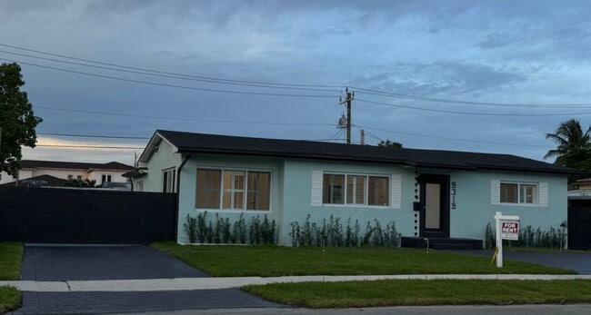 Building Photo - 9315 SW 44th St