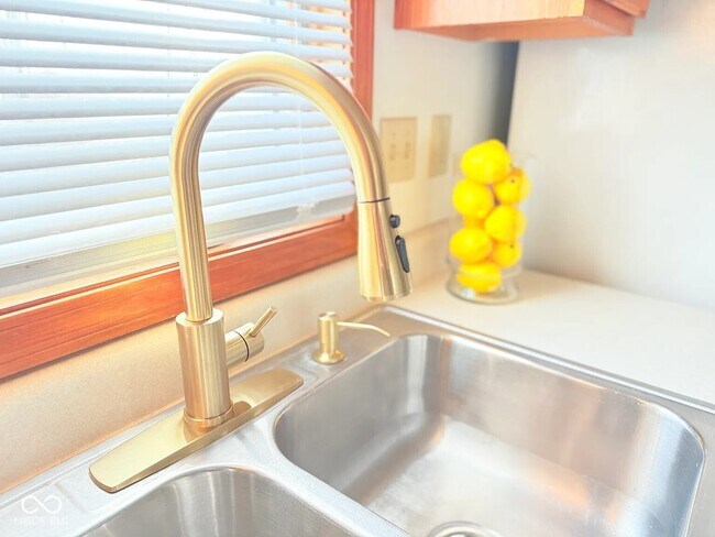 Foto del edificio - 731 W Gaston Dr