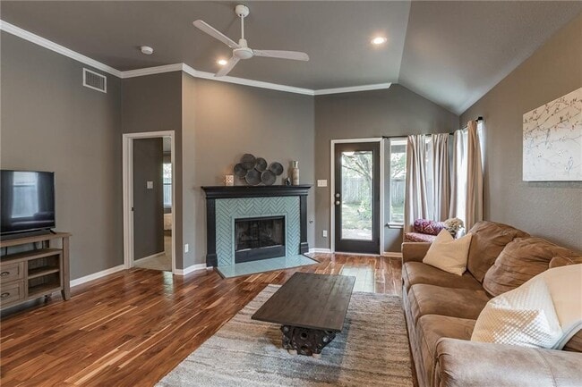 Building Photo - 403 Rosedale Blvd