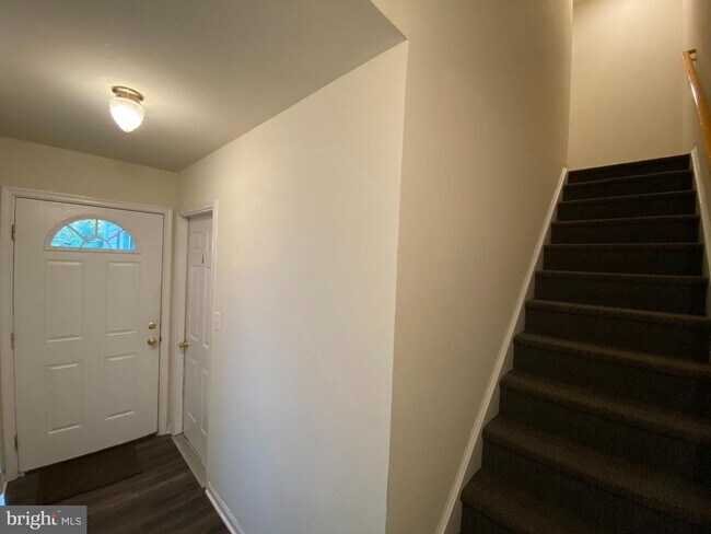 Building Photo - 241 Cambridge St