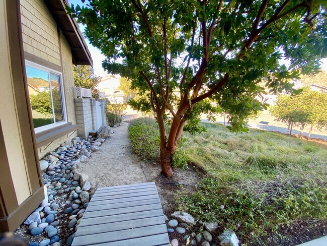 Foto del edificio - Gorgeous 3 bed 3 bath home in Thousand Oaks - First Time Rental!