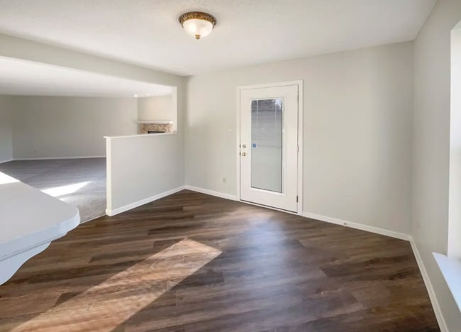 Building Photo - 890 Indigo Dr