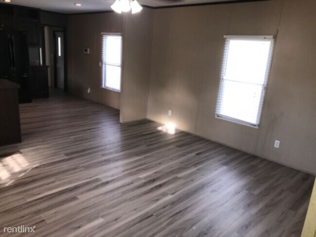 Building Photo - 1605 W Frank Ave