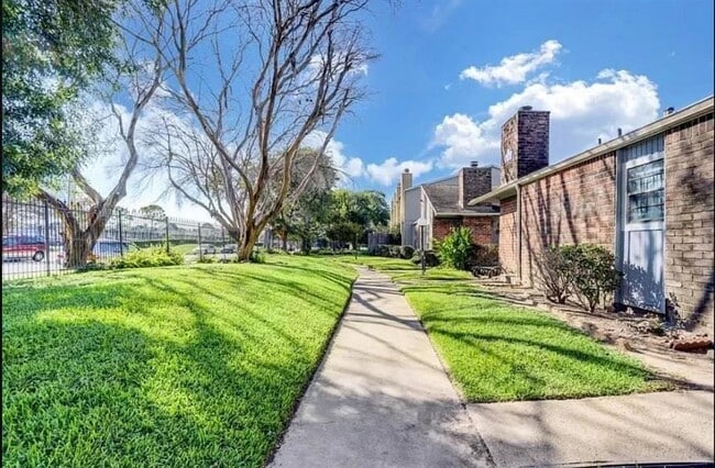 Building Photo - 9550 Deering Dr