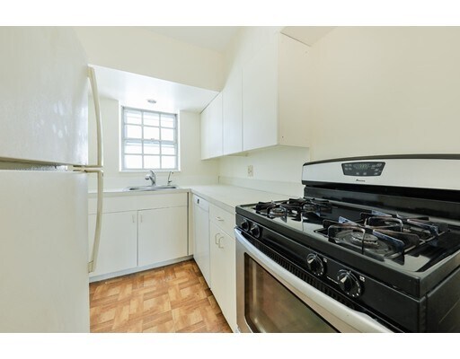 Foto del edificio - 128 Lake Shore Rd