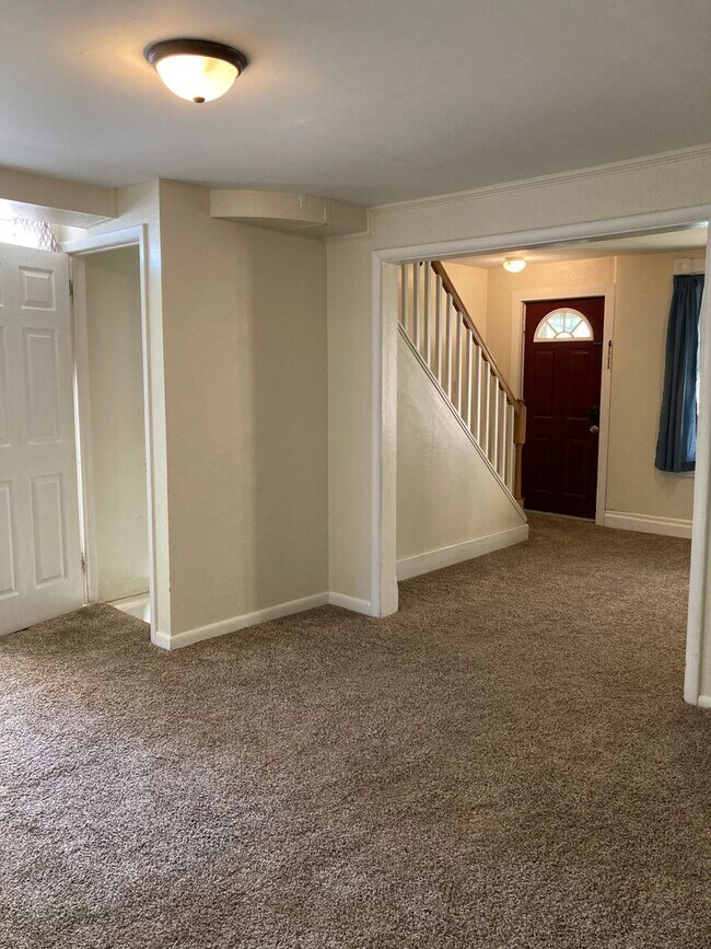 Foto del edificio - Three Bedroom Single-Family Home Close To Downtown