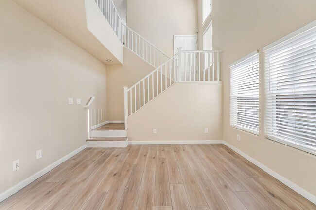 Foto del edificio - Tri-Level Gem with Modern Upgrades!