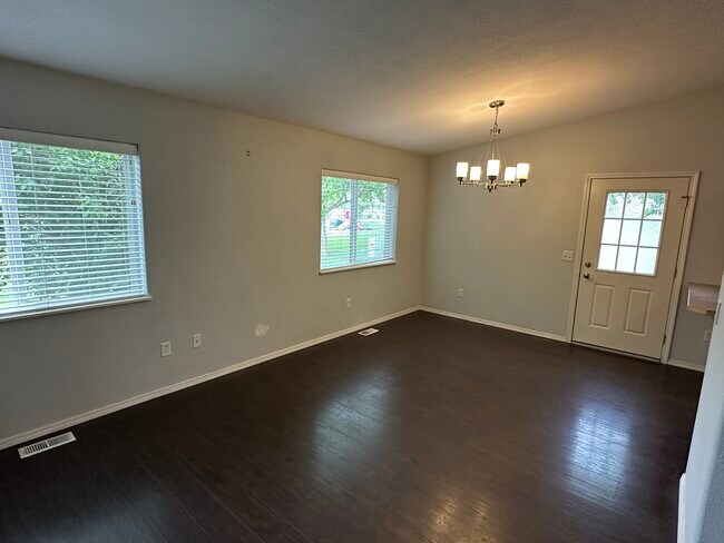 Building Photo - 2867 Sheffield Dr