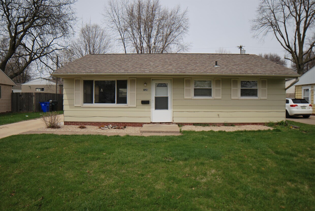 1526 11th Ave SW, Cedar Rapids, IA 52404 House Rental in Cedar Rapids, IA