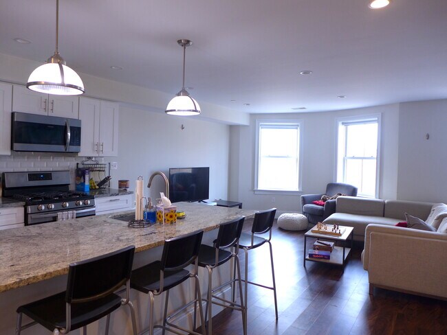 Foto del edificio - 8 Newcomb St