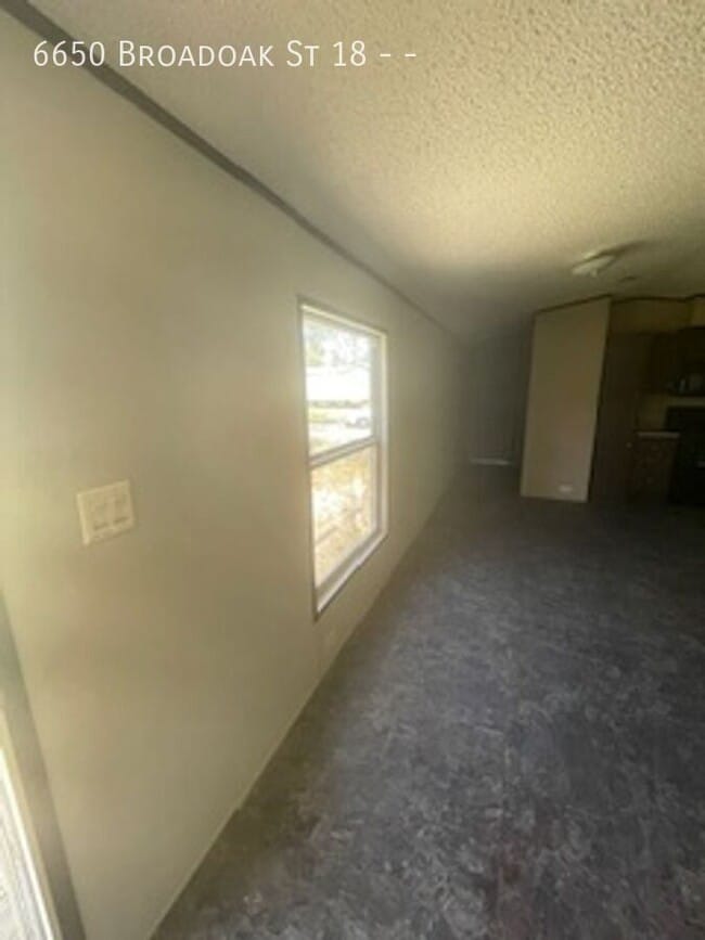 Building Photo - 6650 Broadoak St