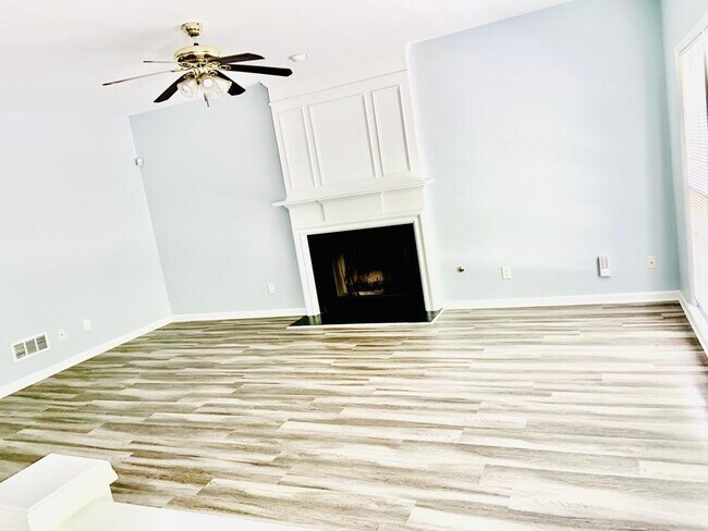 Foto del edificio - 400 Stedford Ln