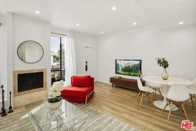 Foto del edificio - 1220 Manning Ave