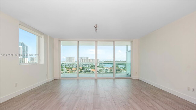 Foto del edificio - 400 Sunny Isles Blvd