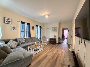 Building Photo - 7 Cottage St