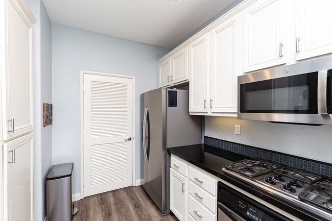 Building Photo - **YOU CAN HAVE IT ALL **MISSION VALLEY***2...