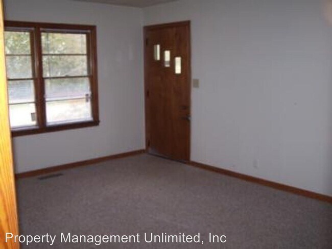 Building Photo - 4296 Pineview Dr