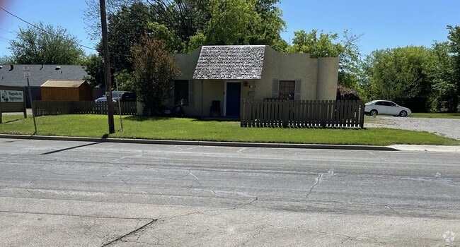 Building Photo - 1100 Magnolia St