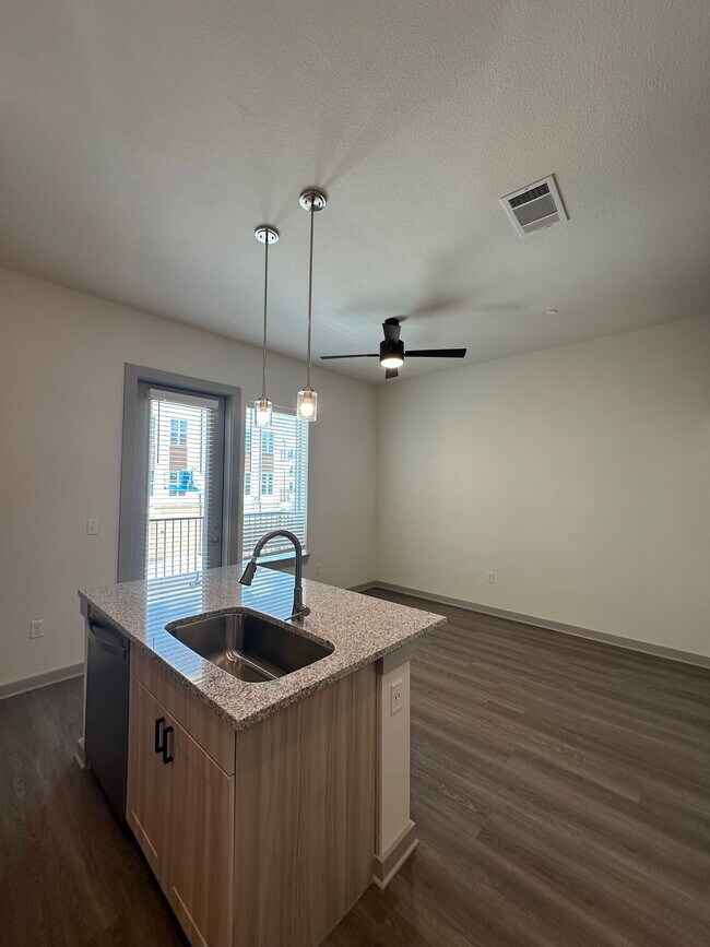 Foto del edificio - 5821 Calmont Ave