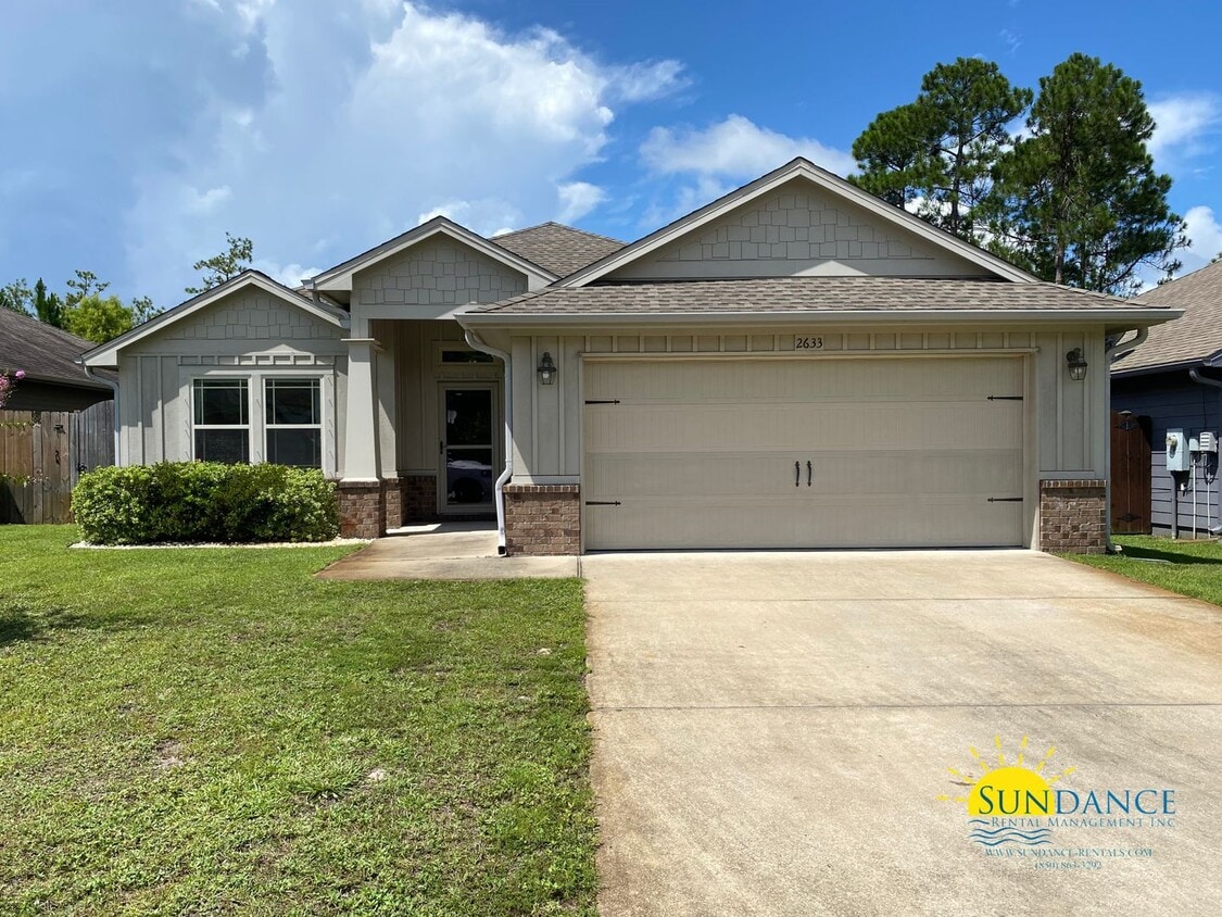 Primary Photo - Beautiful 3 bedroom home in Navarre on lar...