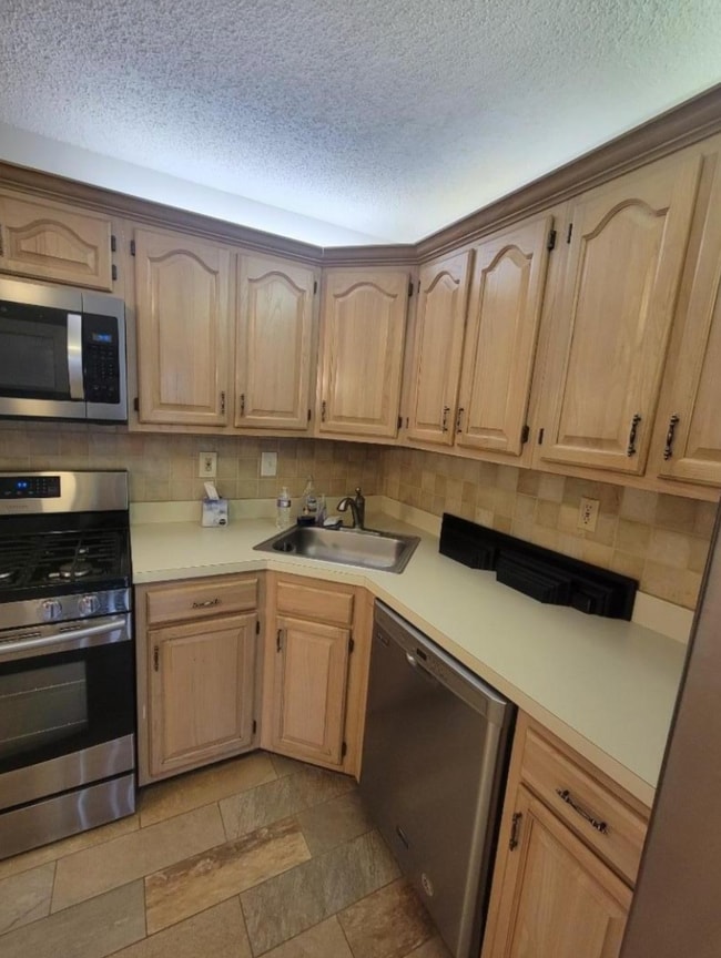 Building Photo - 1607 Breckenridge Dr
