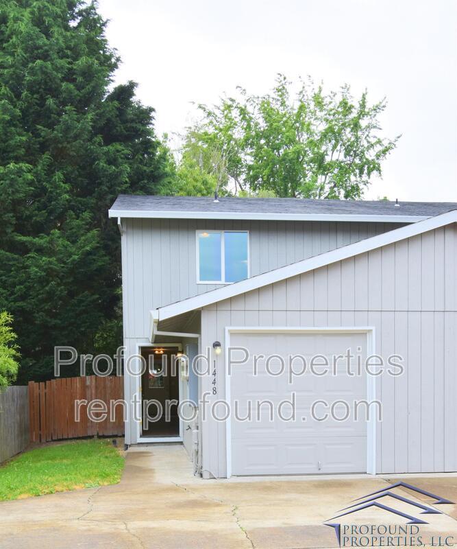 Foto principal - 1448 NE Thomas Ct
