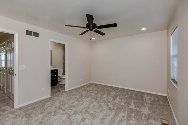 Building Photo - 6361 Beechmont Ave - Unit 3