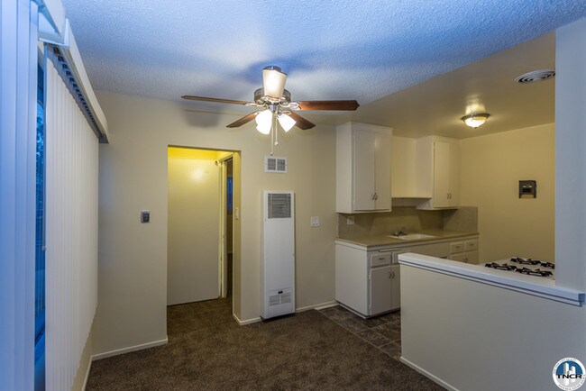 Foto del edificio - 10955 Pioneer Blvd