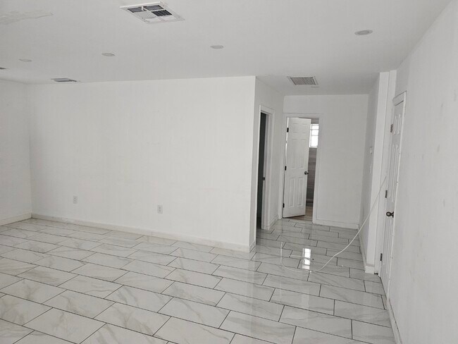 Foto del edificio - 15 NW 7th Ave