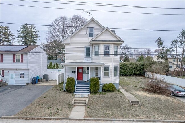 Building Photo - 40 Hemlock Ave