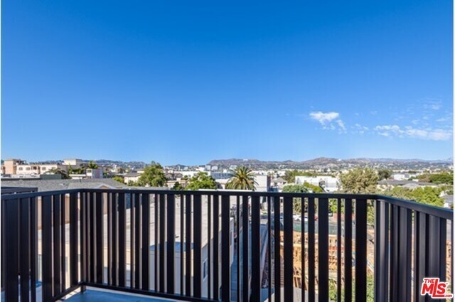 Foto del edificio - 4909 Rosewood Ave