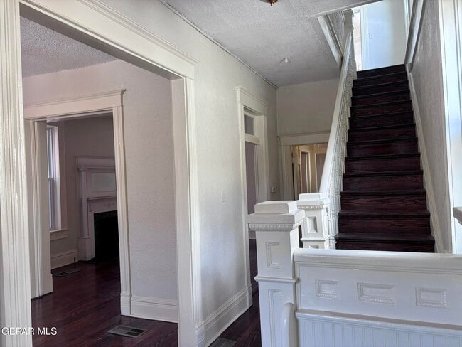 Building Photo - 215 W Rio Grande Ave