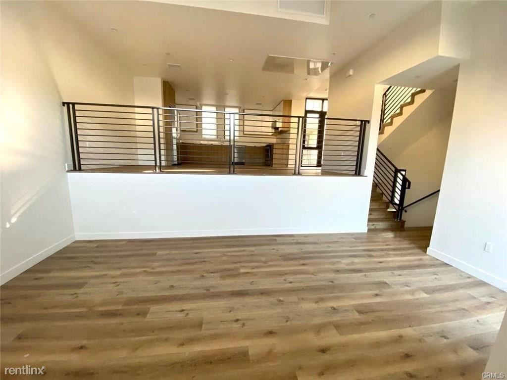 Primary Photo - 505 N Santa Anita Ave
