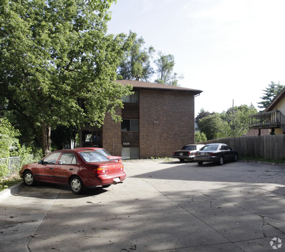 Primary Photo - 5628 Huntington Ave