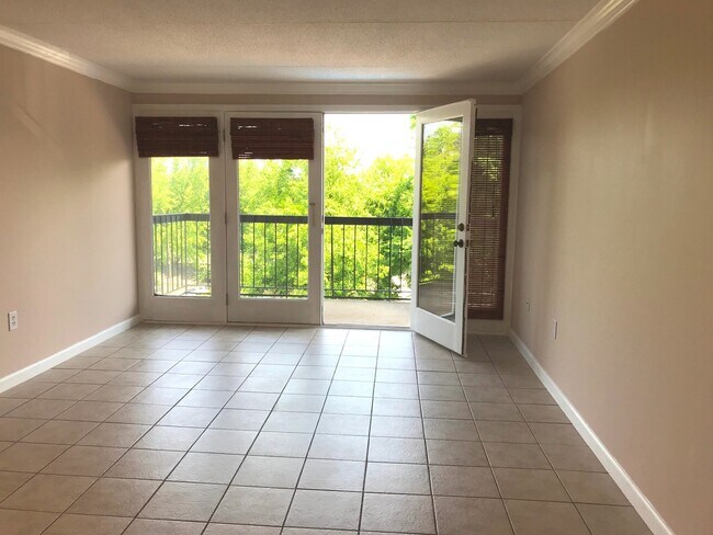 Foto del edificio - 2BA/ 2BR Condo located near University of ...