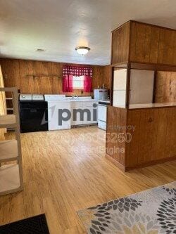 Photo - 687 Ada St House