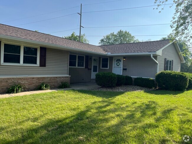 Building Photo - 823 W Teton Dr
