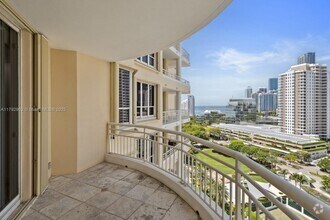 Building Photo - 888 Brickell Key Dr